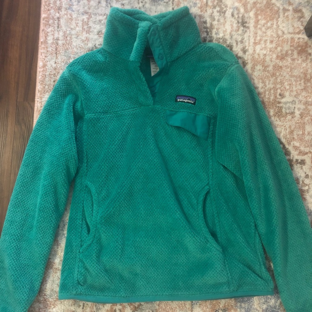 Green Patagonia pullover
